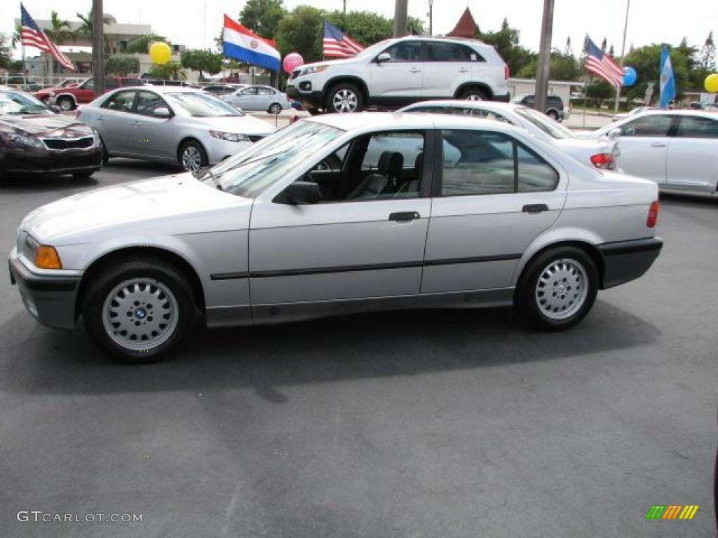 Sterling Silver Metallic 1992 BMW 3 Series 325i Sedan Exterior Photo #46927424