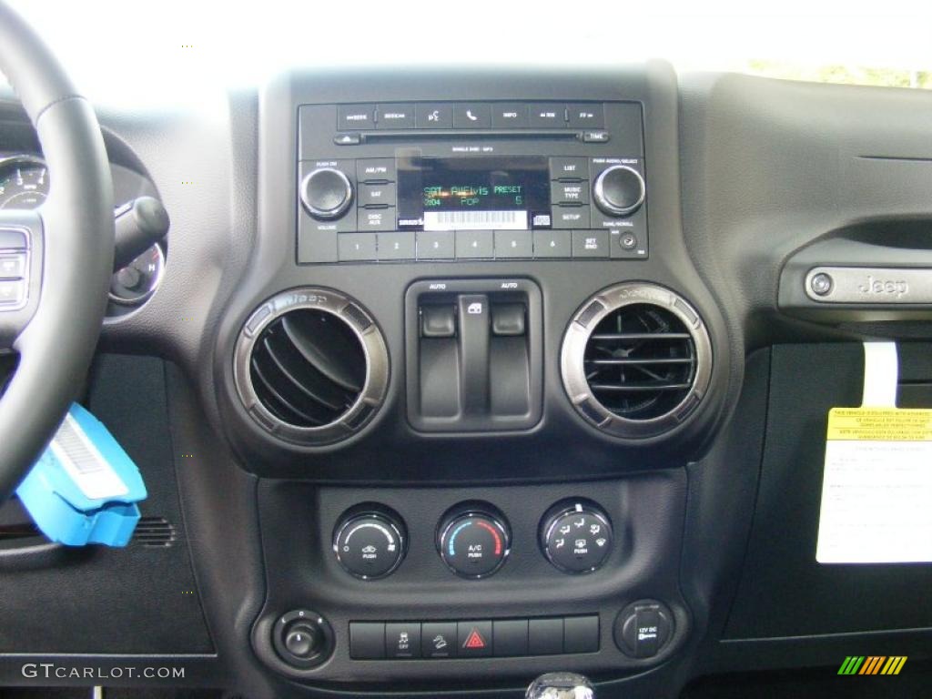 2011 Wrangler Sport 4x4 - Bright Silver Metallic / Black photo #10