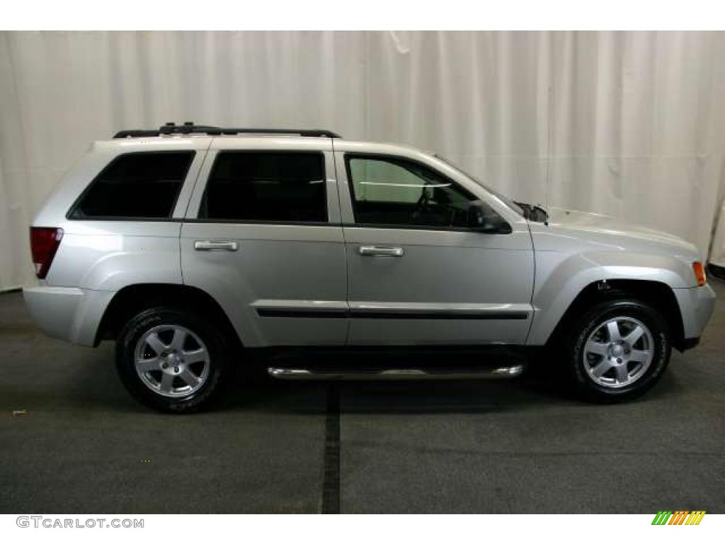 2008 Grand Cherokee Laredo 4x4 - Bright Silver Metallic / Dark Slate Gray/Light Graystone photo #2