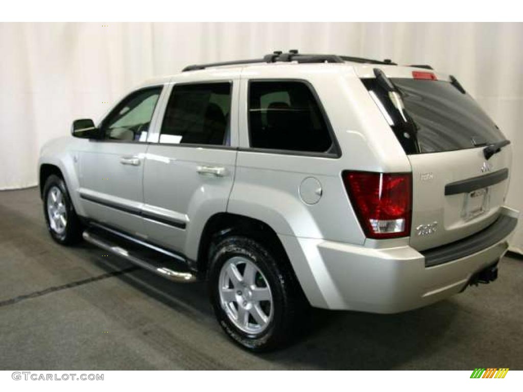 2008 Grand Cherokee Laredo 4x4 - Bright Silver Metallic / Dark Slate Gray/Light Graystone photo #21