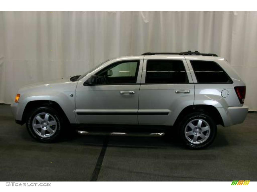 2008 Grand Cherokee Laredo 4x4 - Bright Silver Metallic / Dark Slate Gray/Light Graystone photo #22