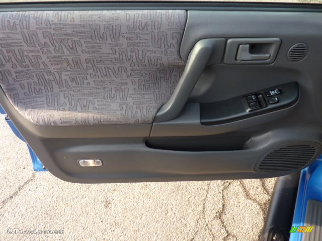 2001 Isuzu Rodeo Sport S 4WD Gray Door Panel Photo #46928414