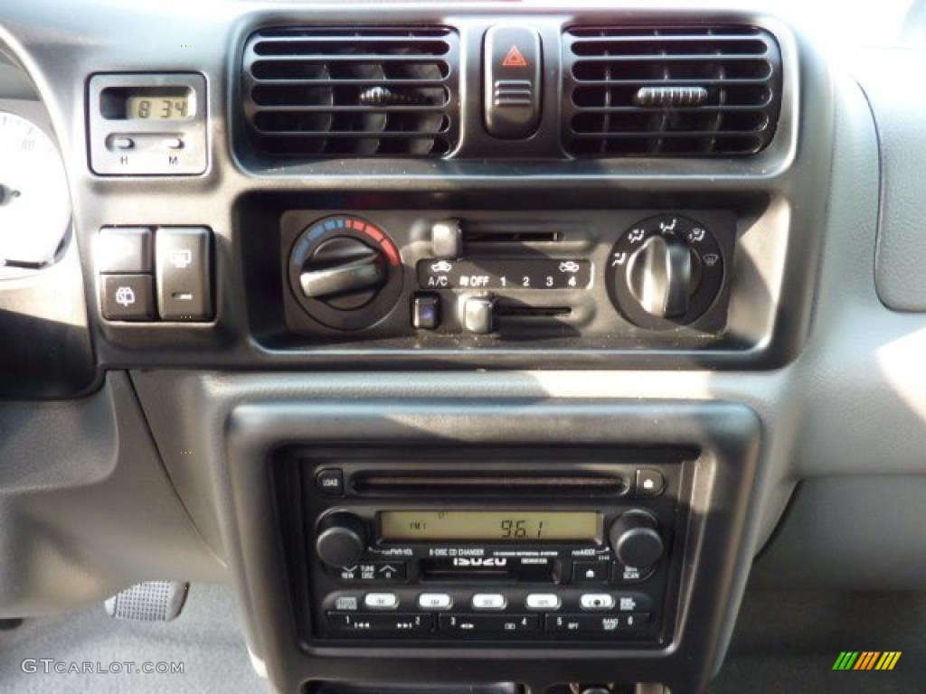 2001 Isuzu Rodeo Sport S 4WD Controls Photo #46928483