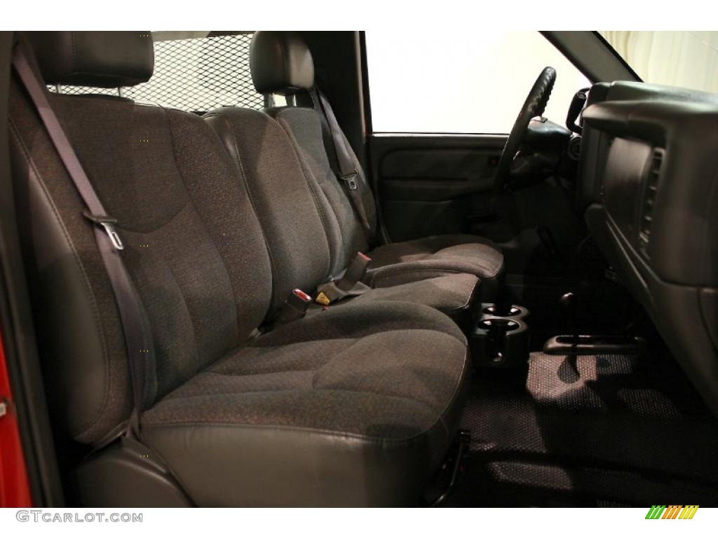 2004 Silverado 2500HD LS Regular Cab 4x4 - Victory Red / Dark Charcoal photo #13