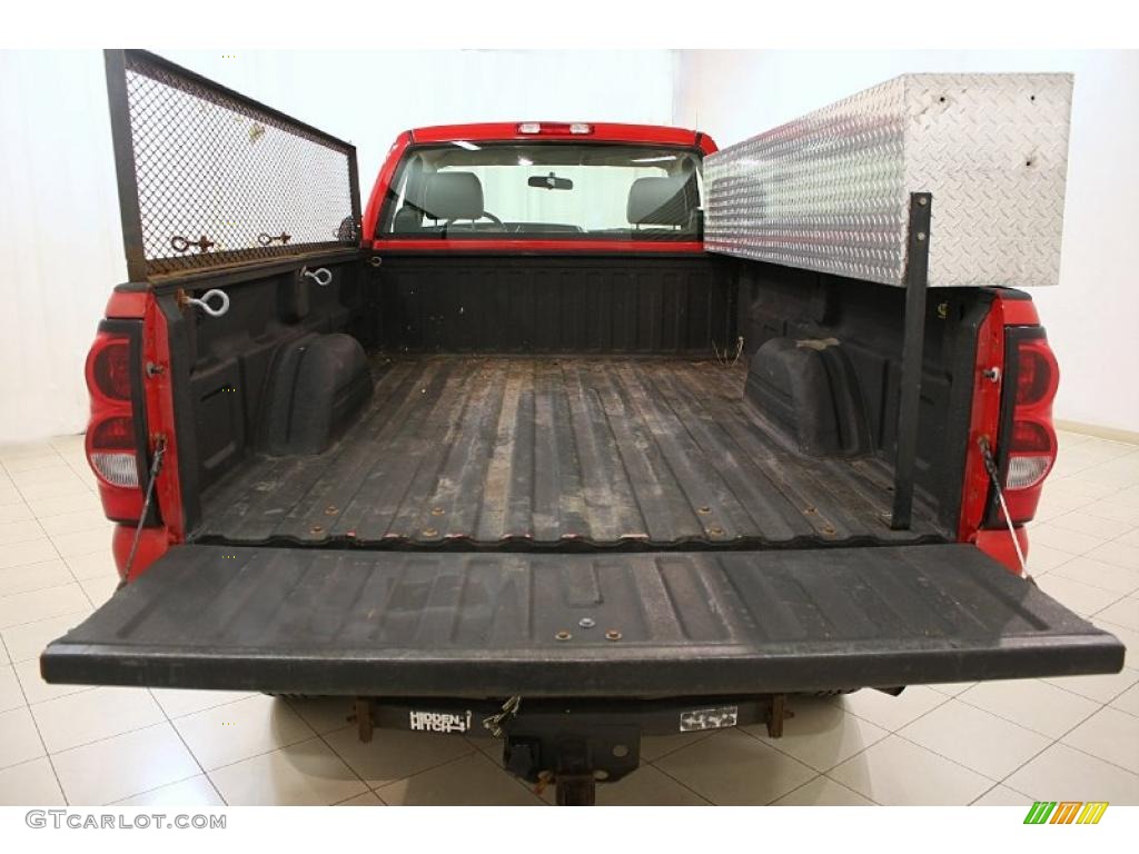 2004 Silverado 2500HD LS Regular Cab 4x4 - Victory Red / Dark Charcoal photo #14