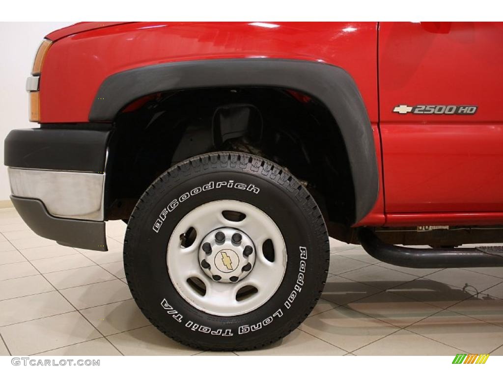 2004 Silverado 2500HD LS Regular Cab 4x4 - Victory Red / Dark Charcoal photo #16