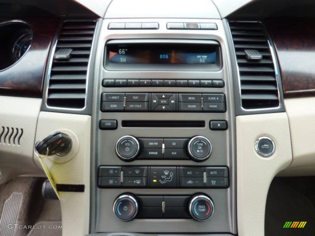 2010 Ford Taurus SEL AWD Controls Photo #46931438