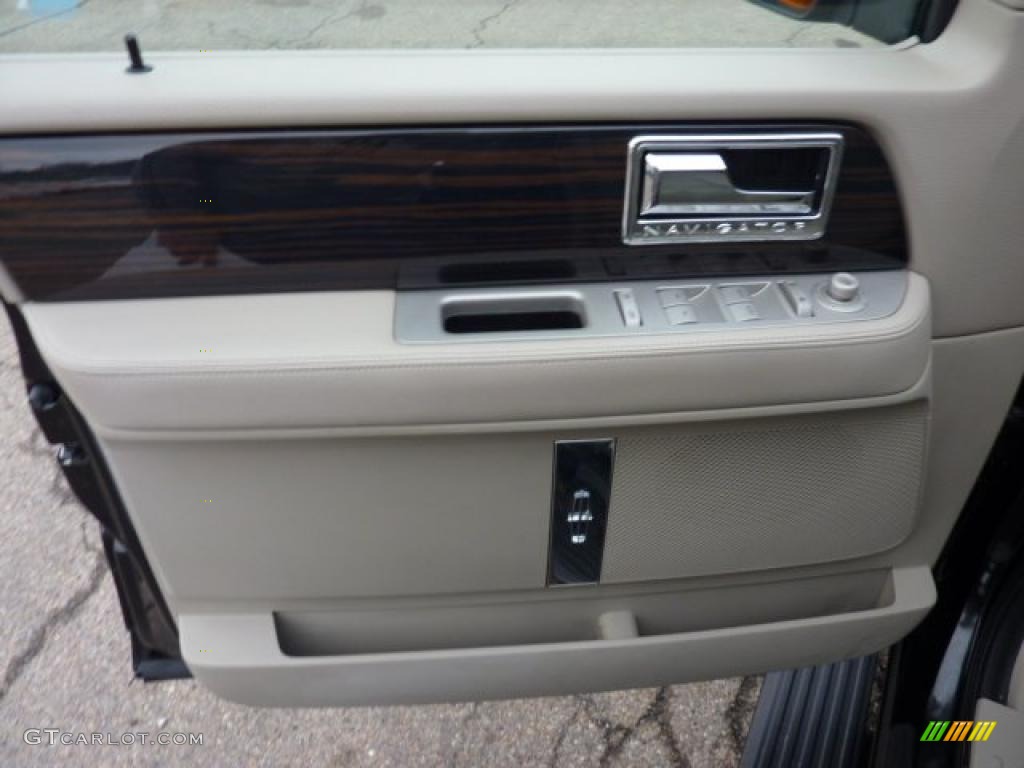 2010 Lincoln Navigator L 4x4 Stone Door Panel Photo #46931564