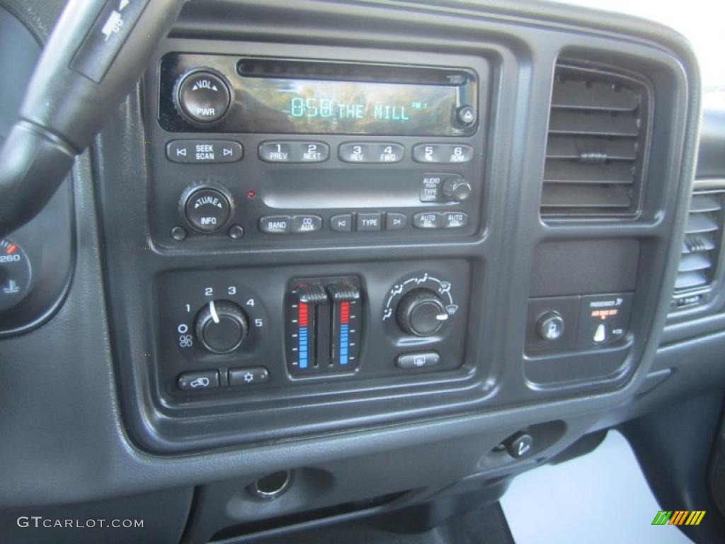 2005 Chevrolet Silverado 2500HD LS Regular Cab 4x4 Controls Photos