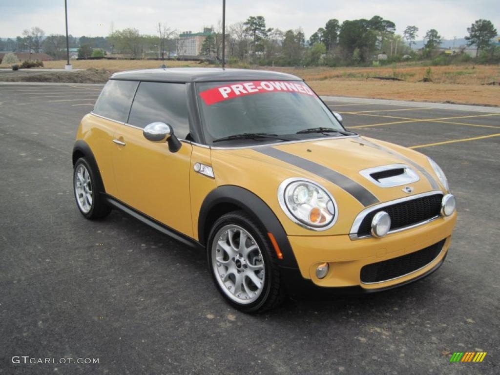 Mellow Yellow 2007 Mini Cooper S Hardtop Exterior Photo #46935368