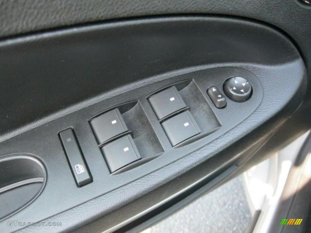 2011 Chevrolet HHR LT Controls Photo #46937571