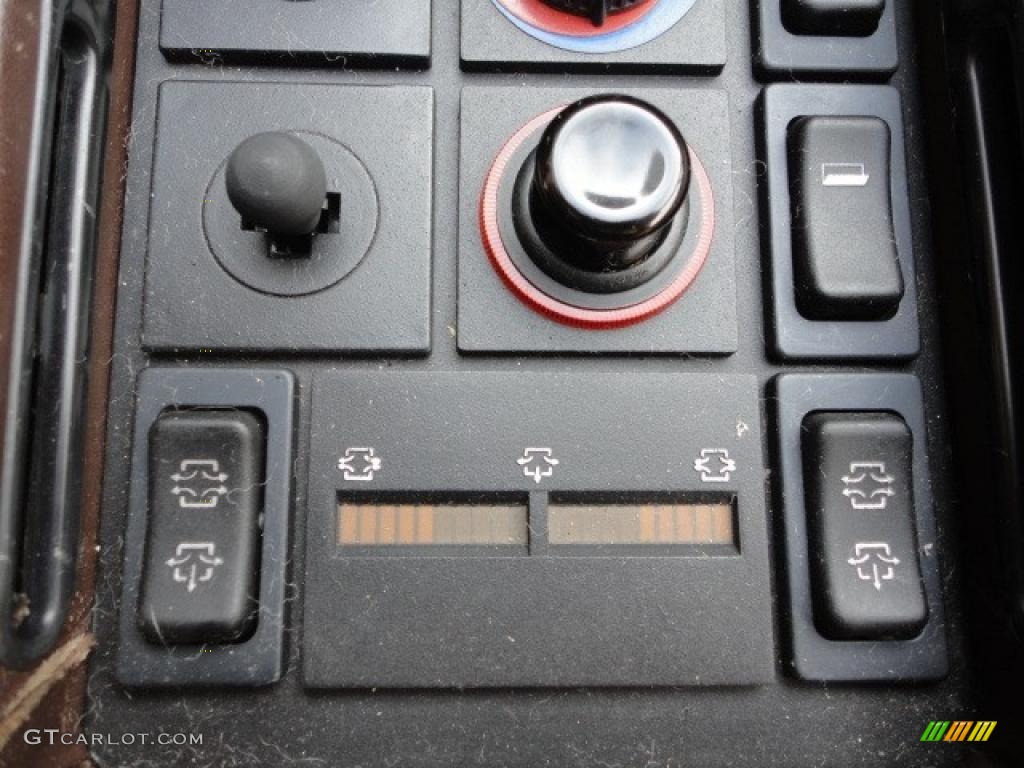 1986 Ferrari Testarossa Standard Testarossa Model Controls Photo #46938546