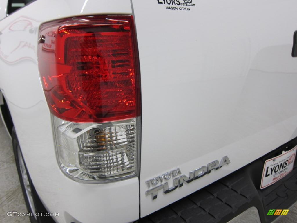 2011 Tundra Double Cab - Super White / Graphite Gray photo #11