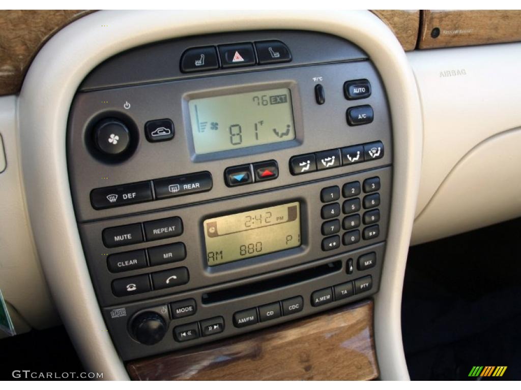 2005 Jaguar X-Type 3.0 Controls Photo #46944696