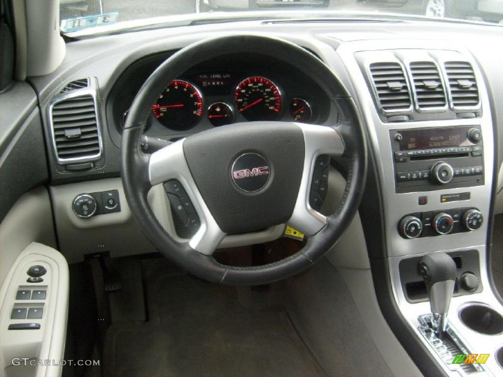 2008 GMC Acadia SLE AWD Dashboard Photos