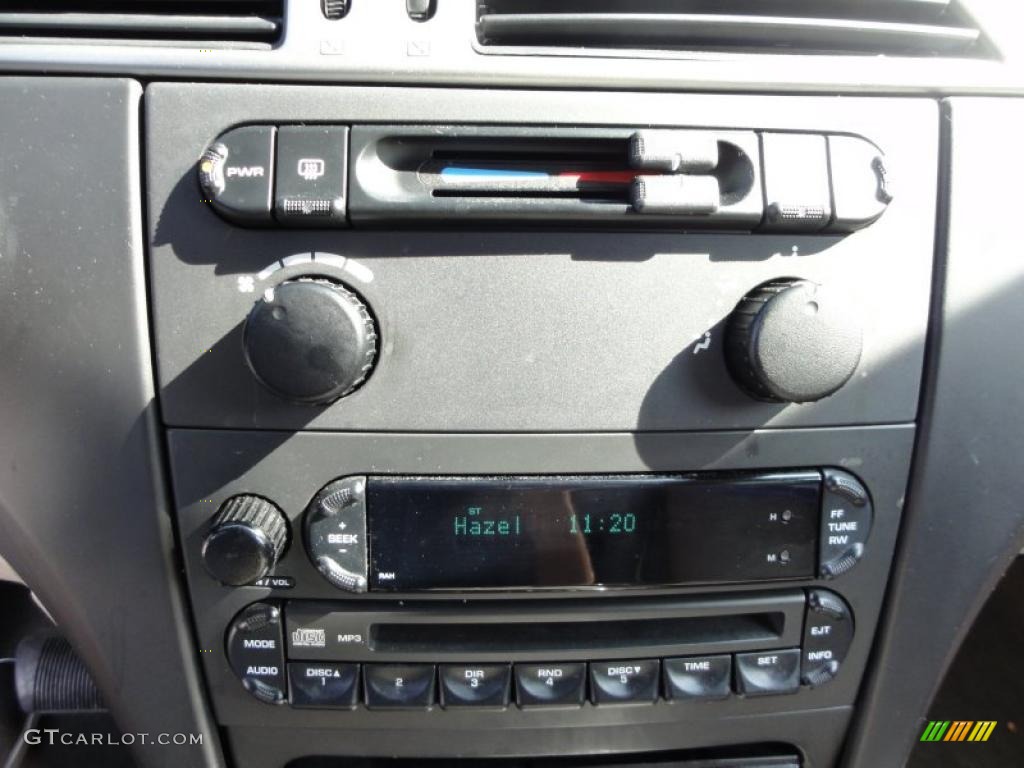 2005 Chrysler Pacifica Standard Pacifica Model Controls Photo #46950591