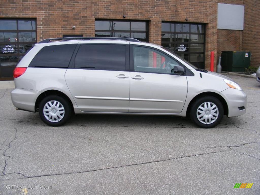 Silver Shadow Pearl 2007 Toyota Sienna LE Exterior Photo #46951674