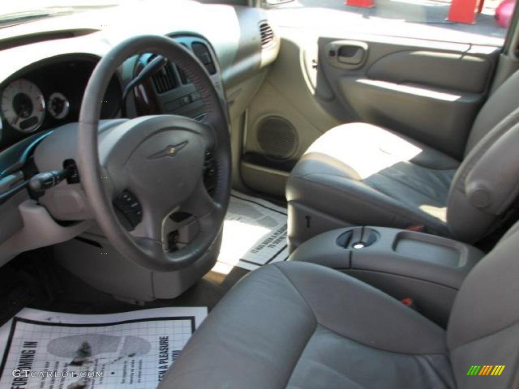 Taupe Interior 2002 Chrysler Town & Country LXi Photo #46951701
