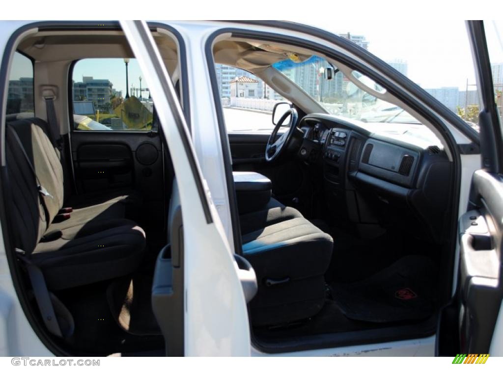 2002 Ram 1500 SLT Quad Cab 4x4 - Bright White / Dark Slate Gray photo #32