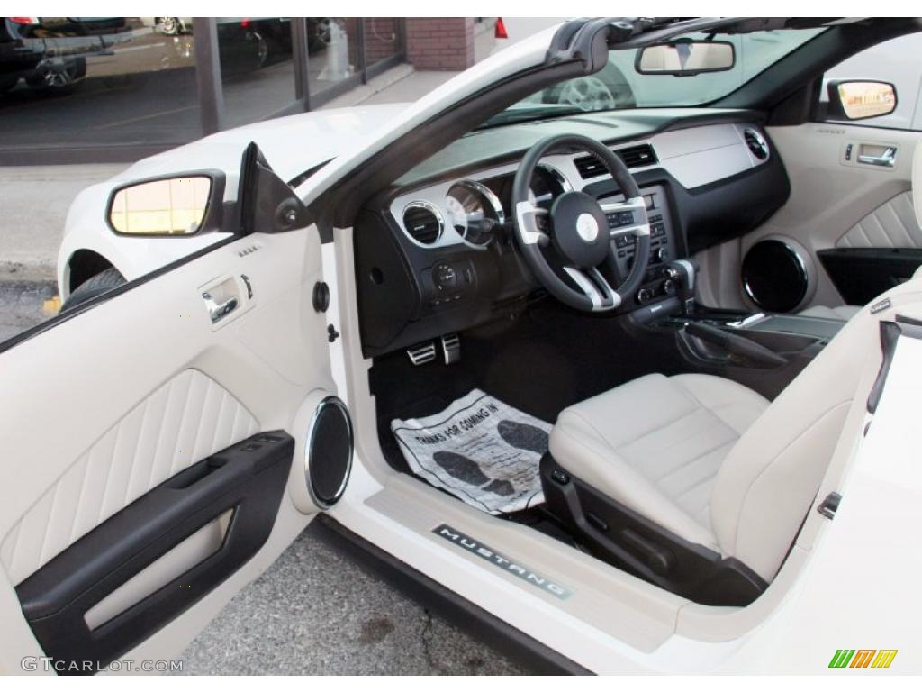 Stone Interior 2010 Ford Mustang GT Premium Convertible Photo #46952526