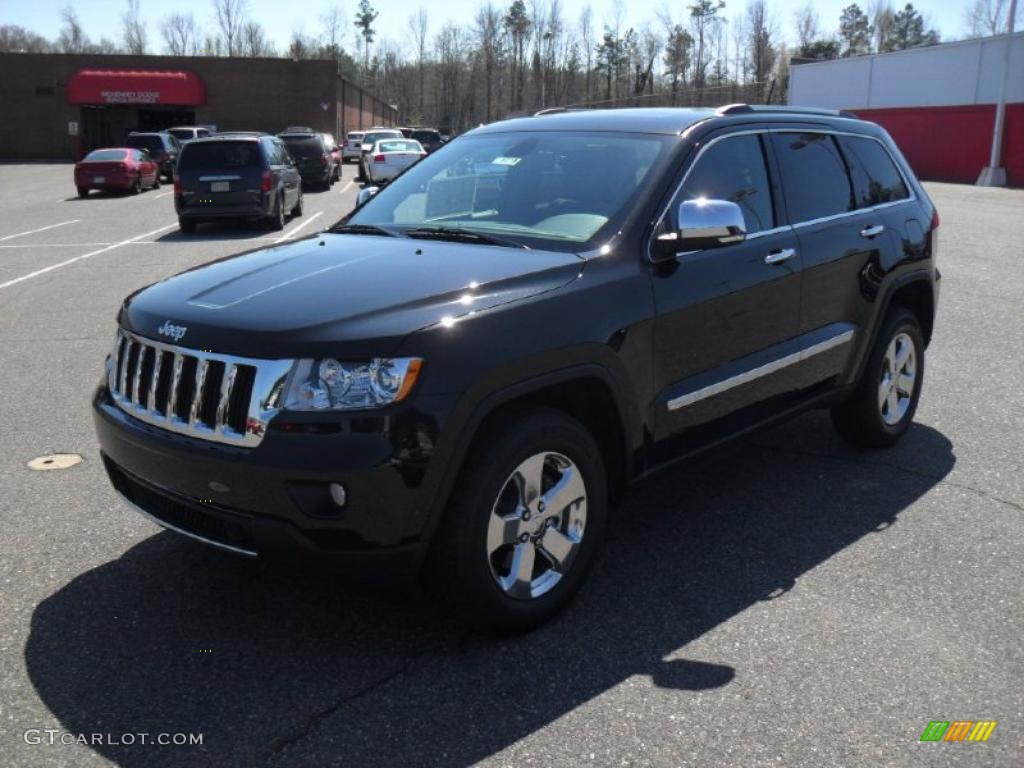 Brilliant Black Crystal Pearl Jeep Grand Cherokee