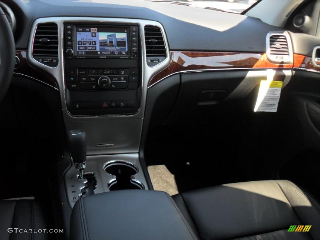2011 Grand Cherokee Limited - Brilliant Black Crystal Pearl / Black photo #18