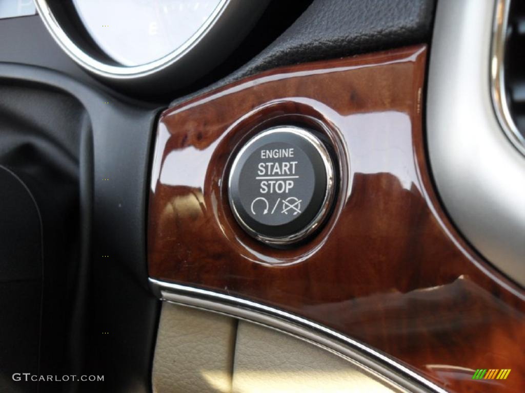 2011 Jeep Grand Cherokee Limited Controls Photo #46953273