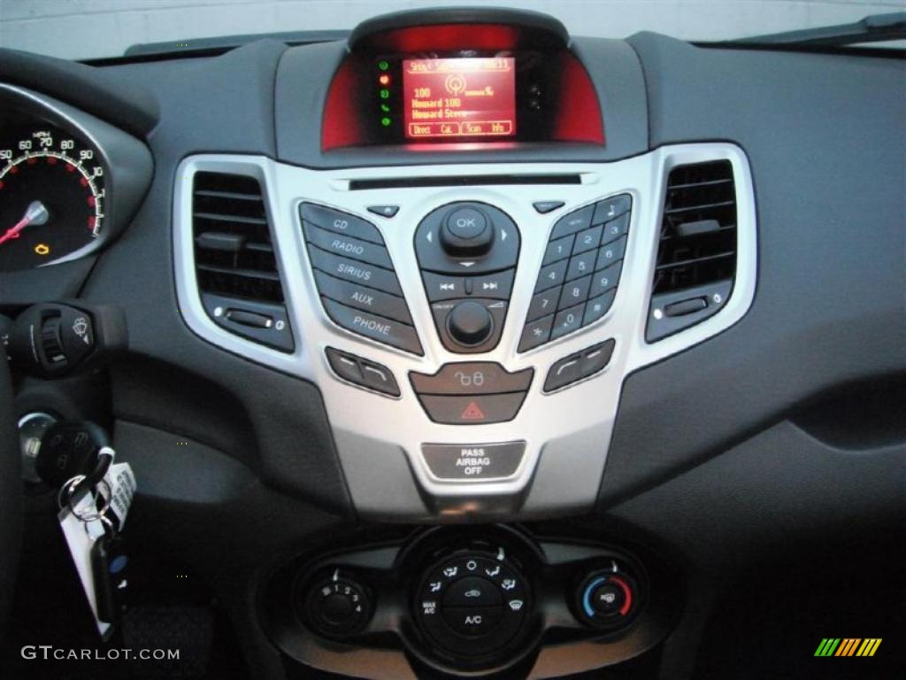 2011 Ford Fiesta SEL Sedan Controls Photo #46953381