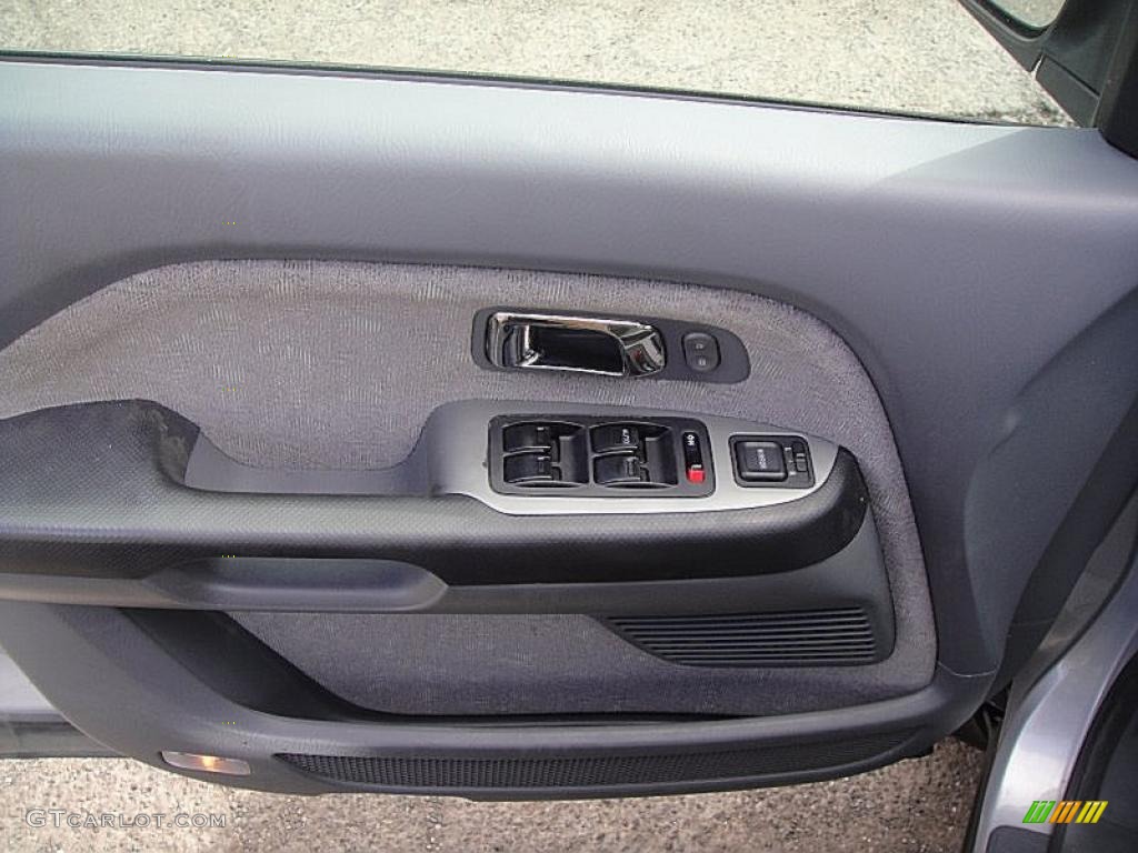 2004 Honda Pilot LX 4WD Gray Door Panel Photo #46954953