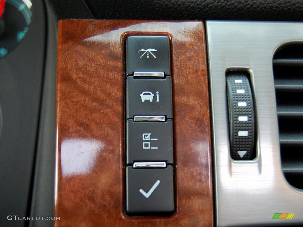 2008 GMC Sierra 3500HD SLT Crew Cab 4x4 Dually Controls Photo #46956111