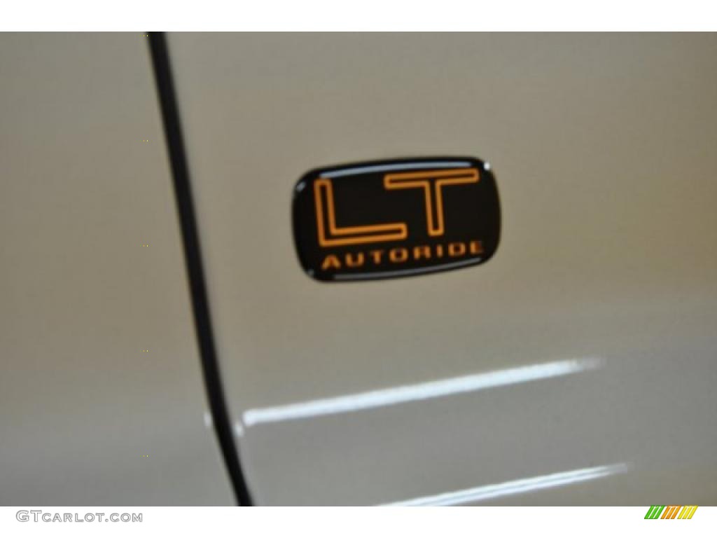 2005 Chevrolet Suburban 2500 LT 4x4 Marks and Logos Photo #46956663