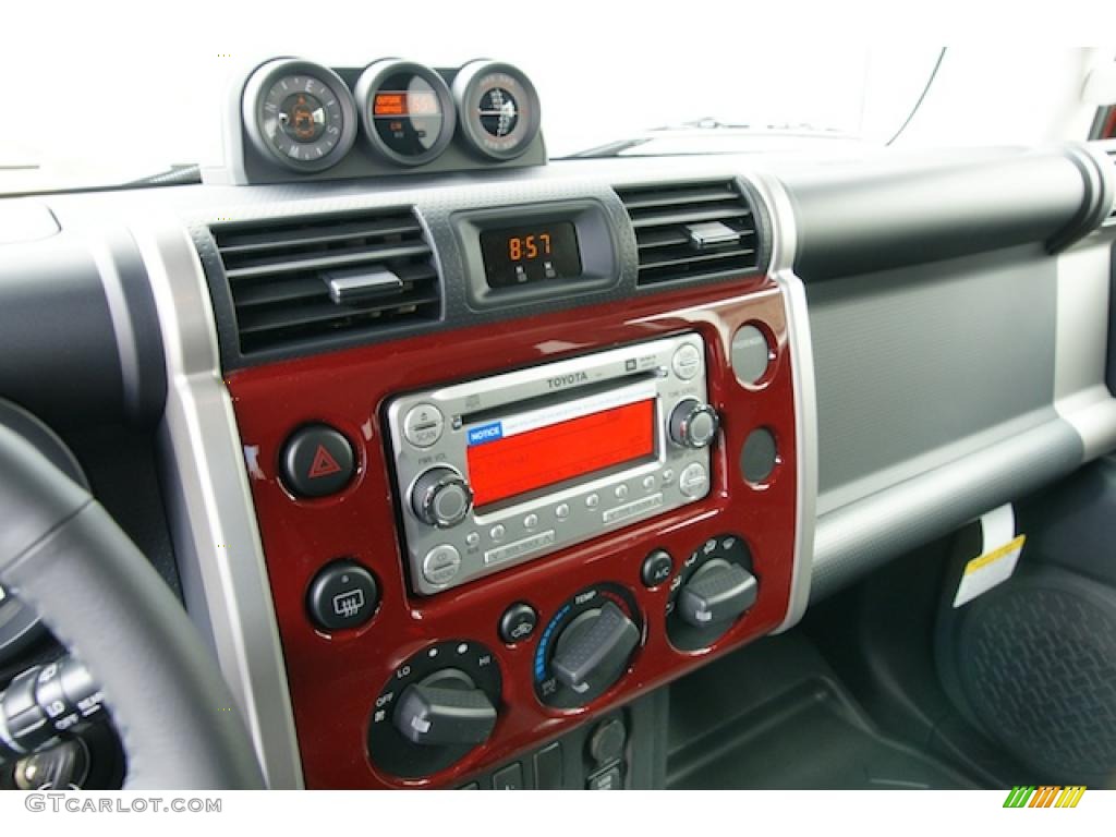 2011 Toyota FJ Cruiser 4WD Controls Photo #46957959