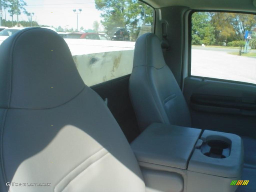 2006 F250 Super Duty XL Regular Cab Utility - Oxford White / Medium Flint photo #20