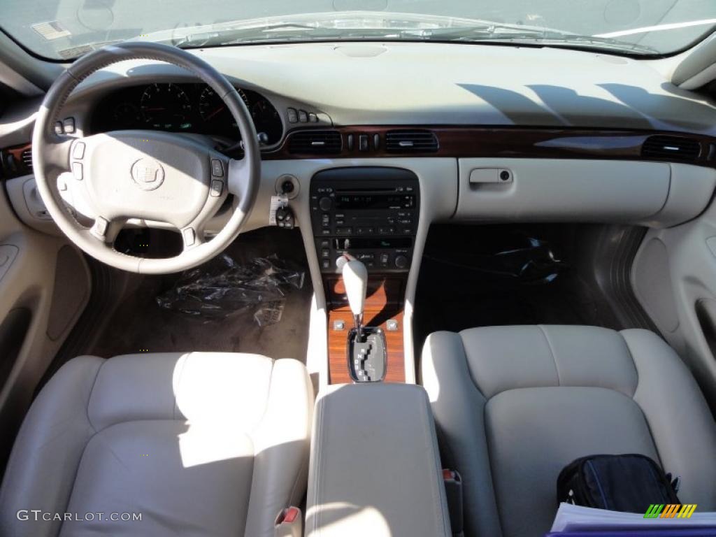 2004 Cadillac Seville SLS Shale Dashboard Photo #46959723