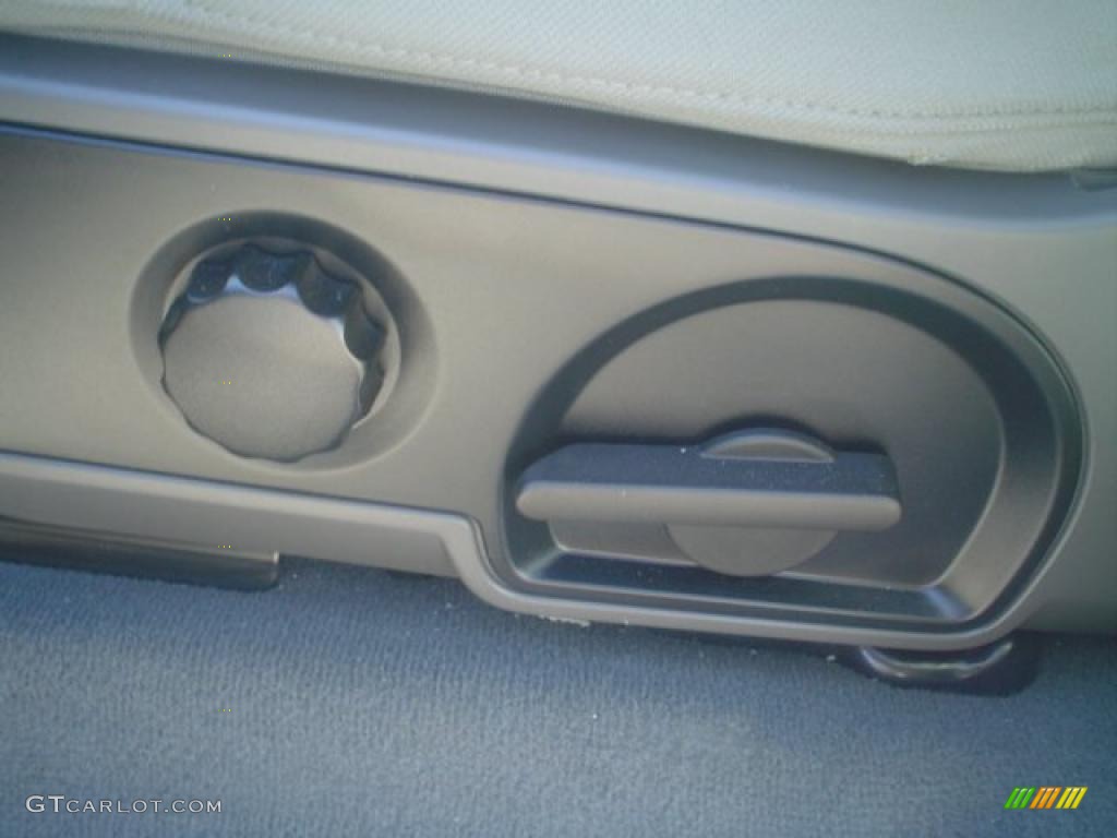 2005 F150 XLT Regular Cab - Silver Metallic / Medium Flint Grey photo #18