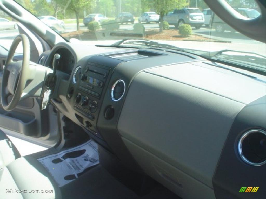 2005 F150 XLT Regular Cab - Silver Metallic / Medium Flint Grey photo #21