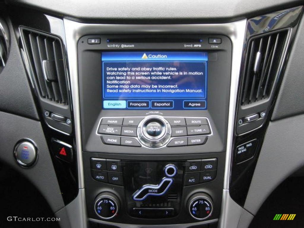 2011 Hyundai Sonata Limited 2.0T Controls Photo #46961913