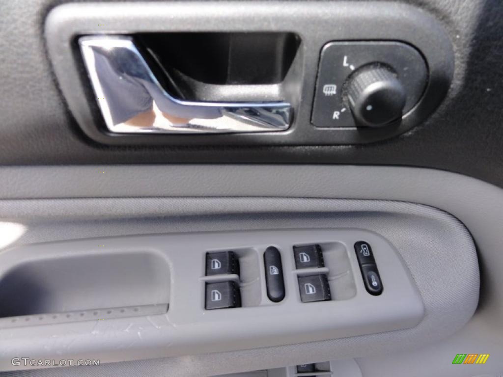 2006 Volkswagen Golf GL 4 Door Controls Photo #46963881