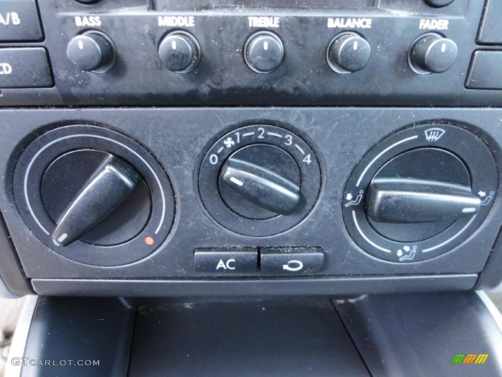 2006 Volkswagen Golf GL 4 Door Controls Photo #46964298