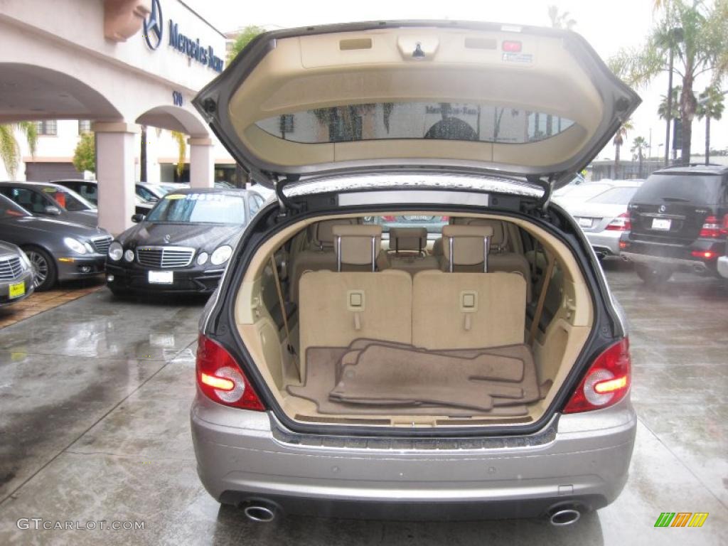 2008 Mercedes-Benz R 350 Trunk Photos