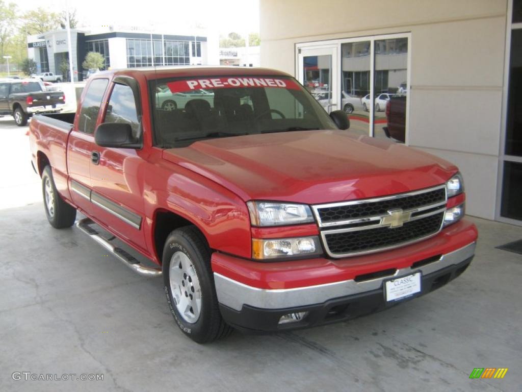 2007 Silverado 1500 Classic LS Extended Cab - Victory Red / Dark Charcoal photo #6