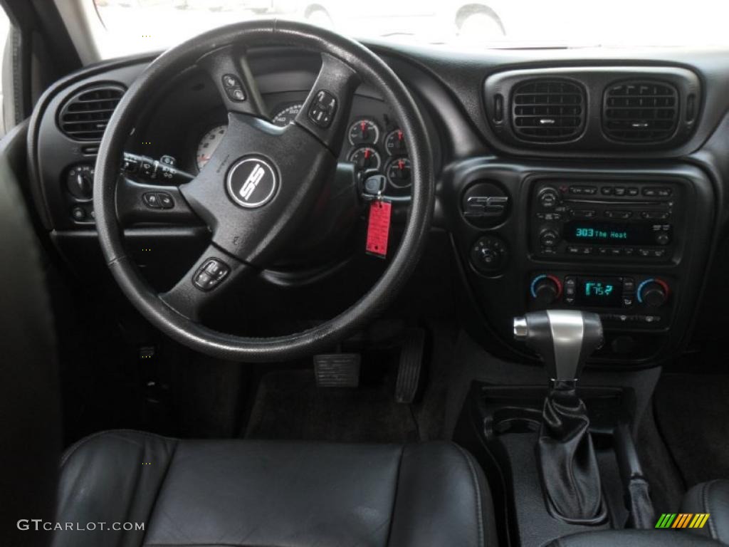 2006 Chevrolet TrailBlazer SS AWD Ebony Steering Wheel Photo #46971111