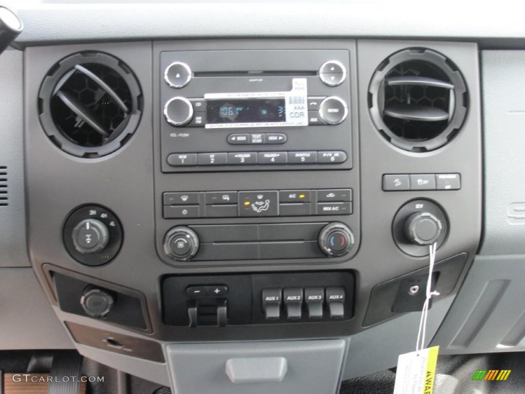 2011 Ford F250 Super Duty XL SuperCab 4x4 Controls Photo #46971180