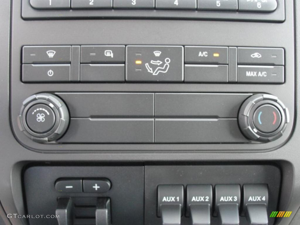 2011 Ford F250 Super Duty XL SuperCab 4x4 Controls Photo #46971225