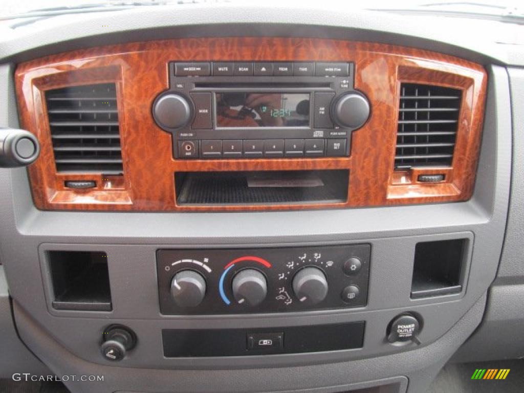 2006 Dodge Ram 2500 SLT Quad Cab 4x4 Controls Photo #46971480