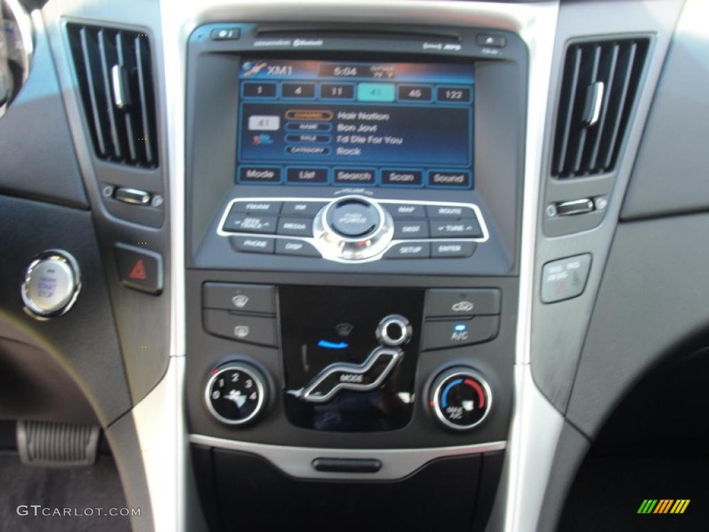 2011 Hyundai Sonata SE Controls Photo #46972350