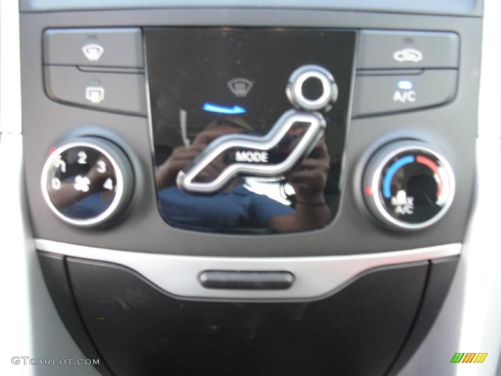 2011 Hyundai Sonata SE Controls Photo #46972380
