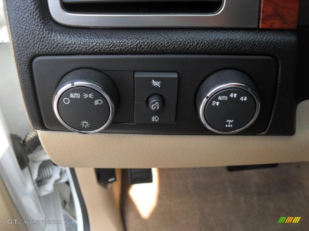 2007 Chevrolet Suburban 1500 LTZ 4x4 Controls Photo #46972479