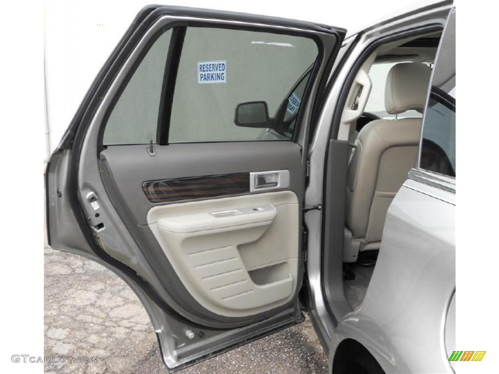 2008 Lincoln MKX AWD Medium Light Stone Door Panel Photo #46974309