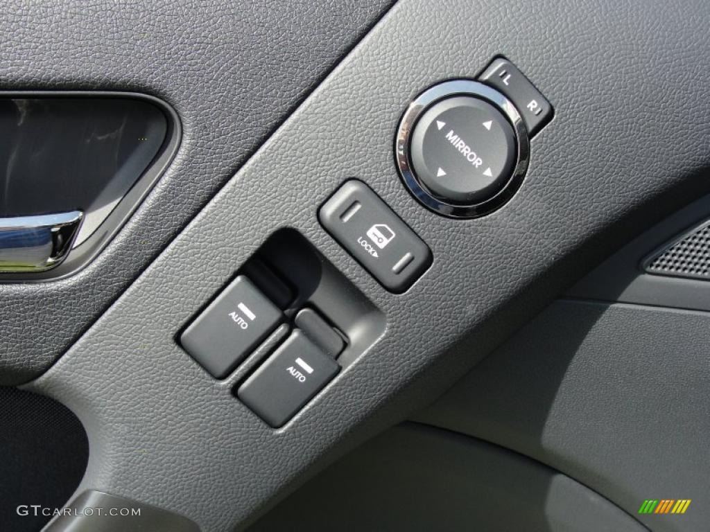 2011 Hyundai Genesis Coupe 2.0T Premium Controls Photo #46974573